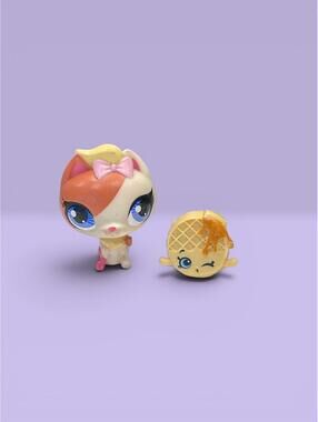Littlest Pet Shop LPS Cat #3304 with Shopkins waffle accessory